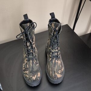 Camouflage Lace-Up Combat Boots